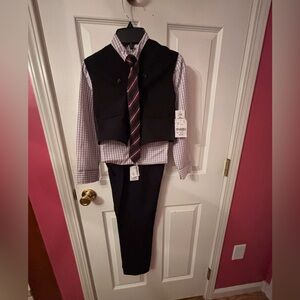 Boys SZ 10 VAN HEUSEN 4 pc Black Suit with Vest and Tie! New with tag!